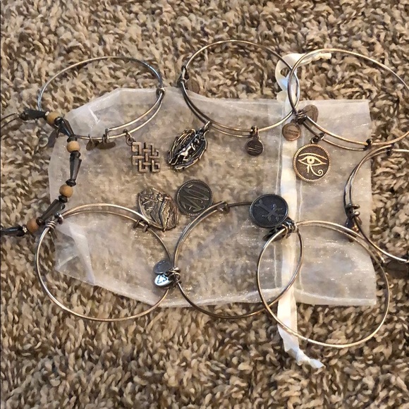 8 bracelets!!! Alex and Ani bracelets, set of 8 - Picture 1 of 3